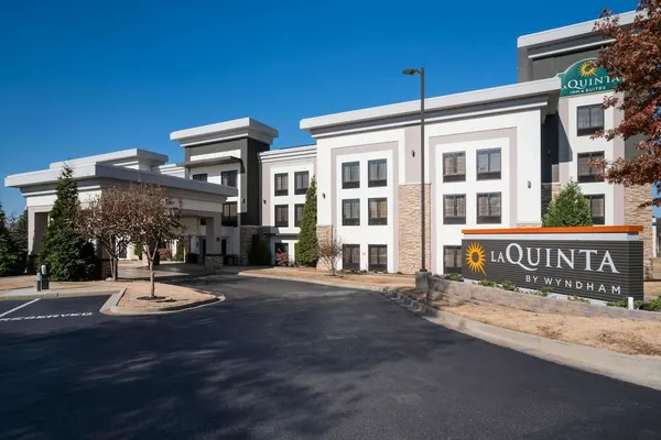 Photo 1 - La Quinta Inn & Suites by Wyndham Memphis Wolfchase