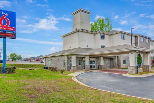 Photo 1 - Studio 6 Opelika, AL - Auburn Al