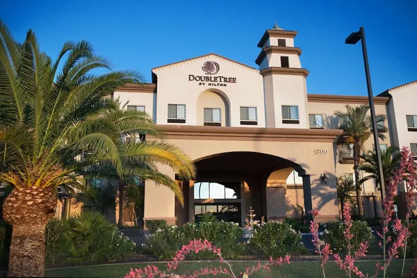 Photo 1 - DoubleTree by Hilton Phoenix - Gilbert