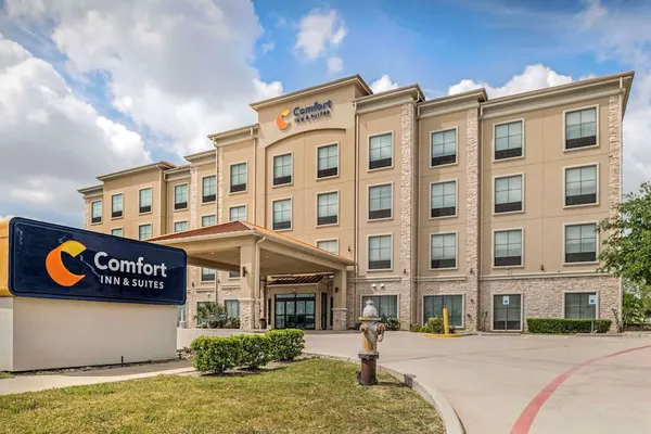 Photo 1 - Comfort Inn & Suites Fort Worth - Fossil Creek