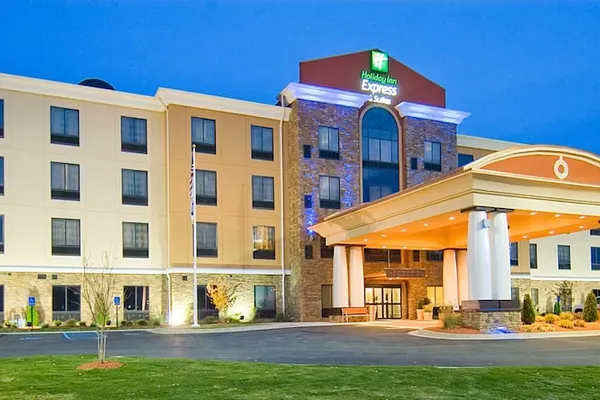 Photo 1 - Holiday Inn Express Hotel & Suites Fulton by IHG