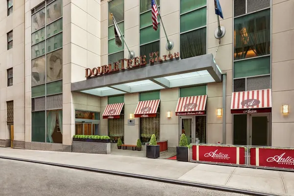 Photo 1 - DoubleTree by Hilton New York Downtown