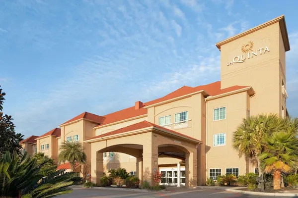 Photo 1 - La Quinta Inn & Suites by Wyndham Hinesville - Fort Stewart