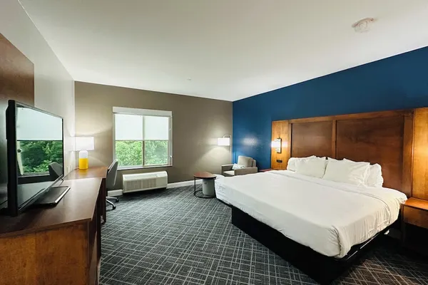 Photo 1 - Comfort Inn & Suites Plainville-Foxboro
