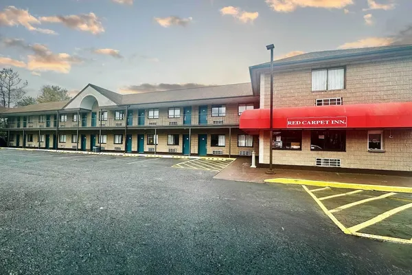Photo 1 - Red Carpet Inn Norwalk