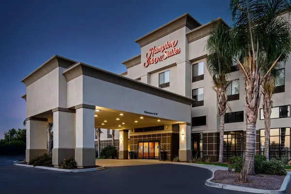 Photo 1 - Hampton Inn & Suites Bakersfield/Hwy 58, CA