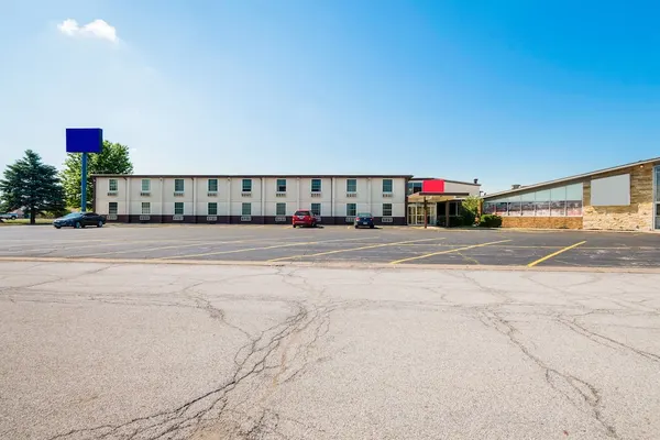 Photo 1 - OYO Hotel Morton/East Peoria I-74