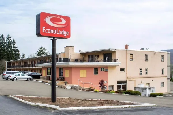 Photo 1 - Econo Lodge Bradford