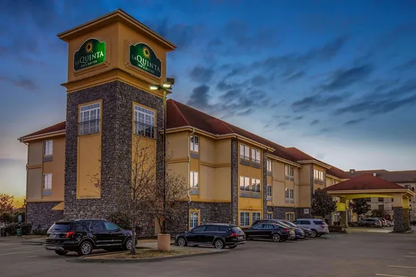 Photo 1 - La Quinta Inn & Suites by Wyndham Conway