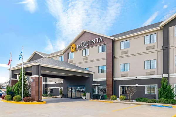 Photo 1 - La Quinta Inn & Suites by Wyndham Ada