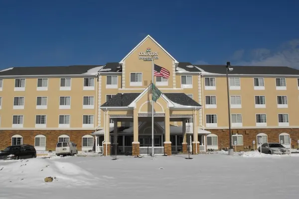 Photo 1 - Country Inn & Suites by Radisson, Washington at Meadowlands, PA