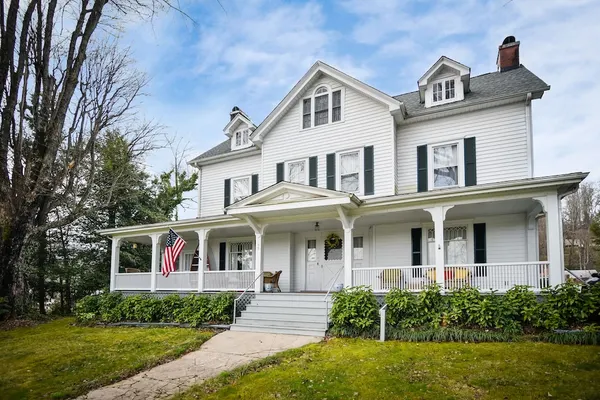 Photo 1 - Love Lane Bed & Breakfast