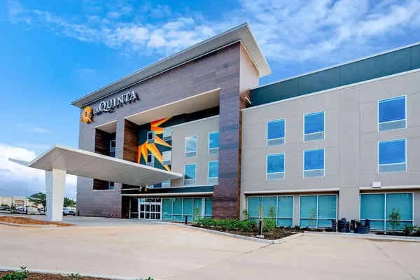 Photo 1 - La Quinta Inn & Suites by Wyndham Katy