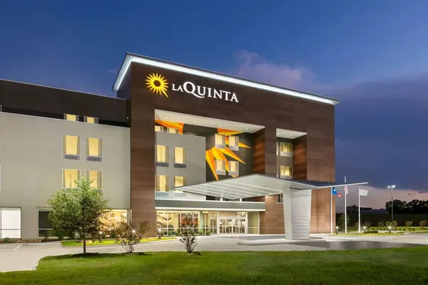 Photo 1 - La Quinta Inn & Suites by Wyndham College Station North