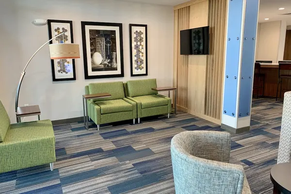Photo 1 - Holiday Inn Express & Suites Phoenix North - Happy Valley by IHG