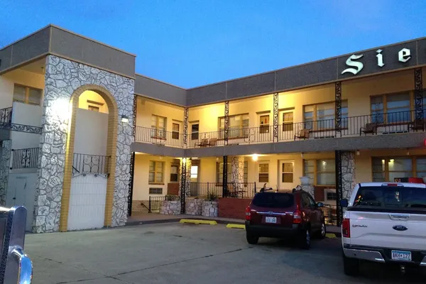 Photo 1 - Siesta Motel