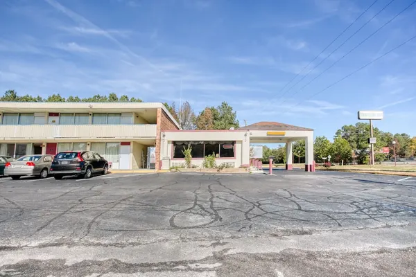 Photo 1 - Travelers Inn By OYO, Templeton VA