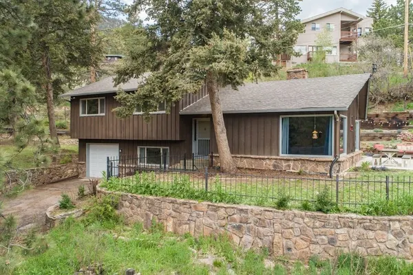 Photo 1 - 4BR Mountain Getaway Pikes Peak, Dog-friendly!