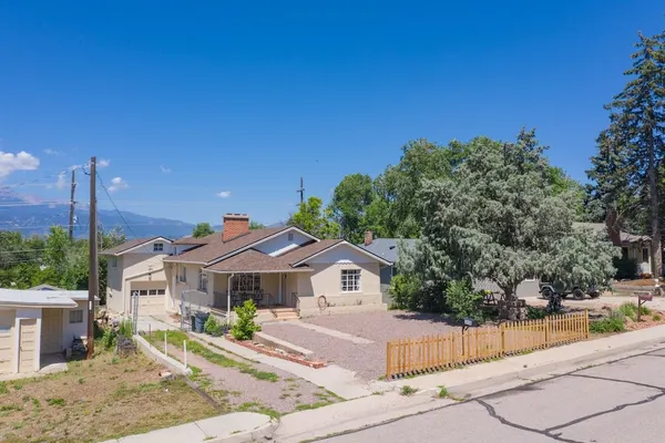 Photo 1 - 4 Bedroom Mountain View with Firepit & Ping Pong