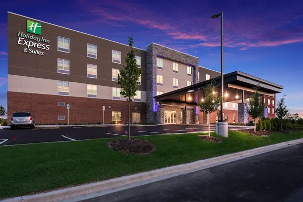 Photo 1 - Holiday Inn Express & Suites Chicago - Hoffman Estates, an IHG Hotel