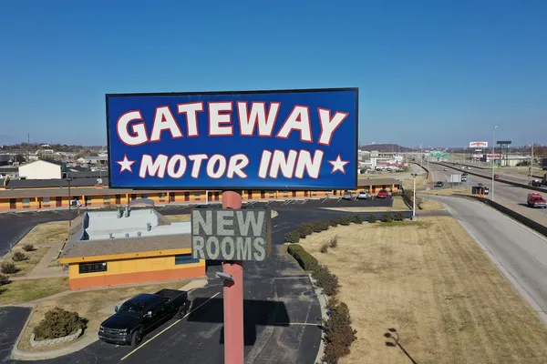 Photo 1 - Gateway Motor Inn