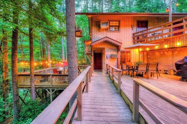 Photo 1 - The Cascades Inn