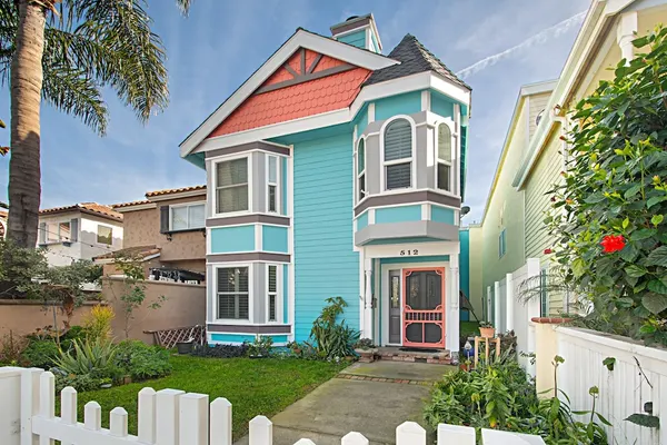 Photo 1 - Huntington Beach Studio Blocks To The Beach And Downtown Studio Bedroom Apts by Redawning
