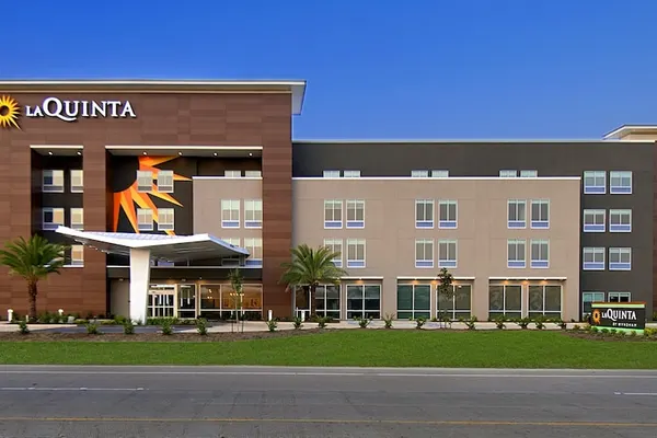 Photo 1 - La Quinta Inn & Suites by Wyndham Texas City I 45