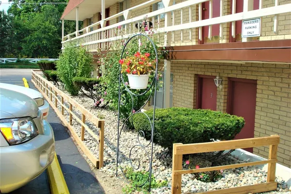 Photo 1 - Country Meadow inn