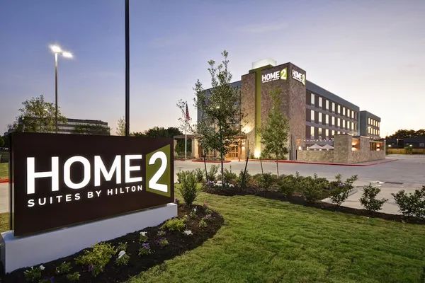 Photo 1 - Home2 Suites by Hilton Des Moines at Drake University