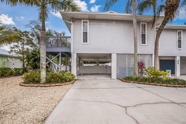 Photo 1 - 7 Doors Down 3 Bedroom Villa by RedAwning
