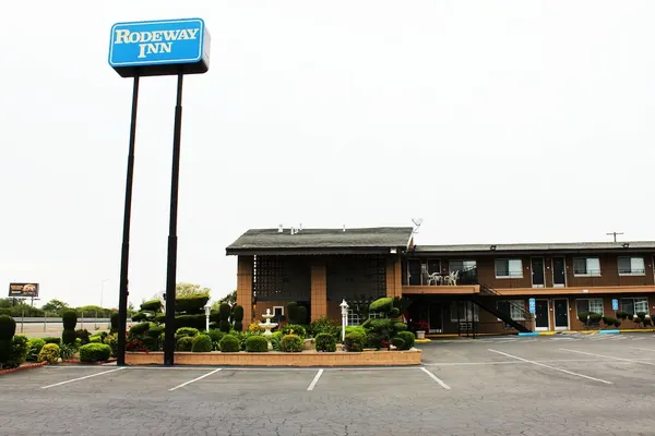 Photo 1 - Rodeway Inn Near University-Gateway to Yosemite