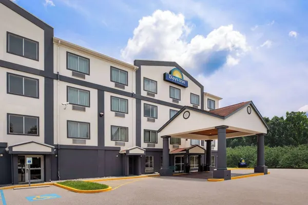 Photo 1 - Days Inn by Wyndham Baton Rouge/I-10