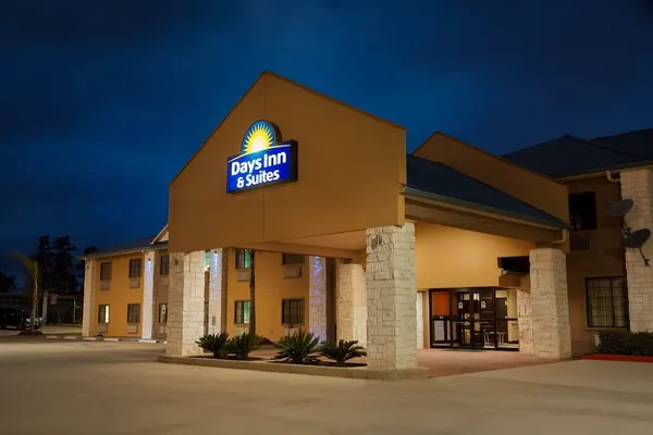 Photo 1 - Days Inn & Suites by Wyndham Conroe North
