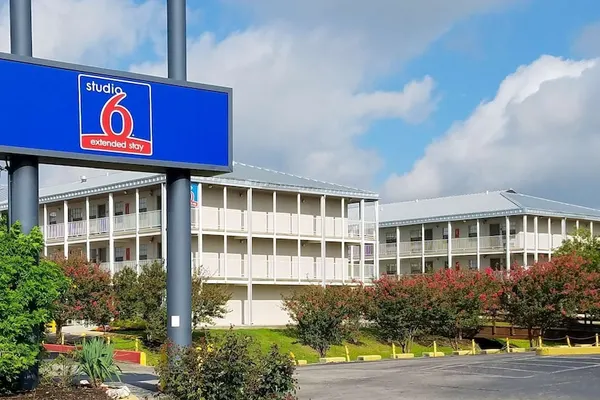 Photo 1 - Studio 6 San Antonio, TX - Lackland AFB