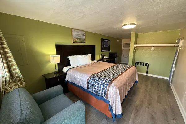Photo 1 - Executive Inn and Kitchenette Suites