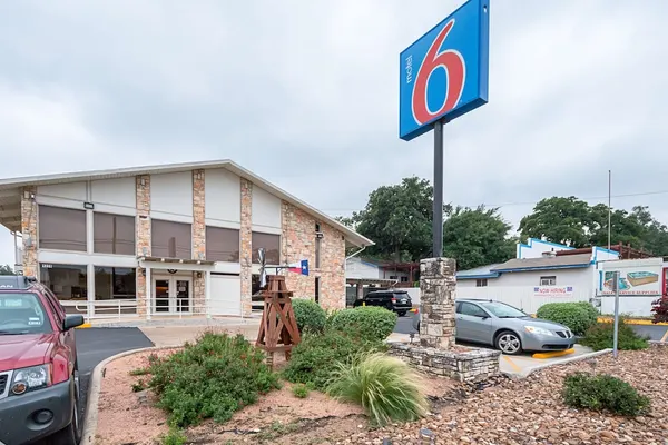 Photo 1 - Motel 6 Boerne, TX