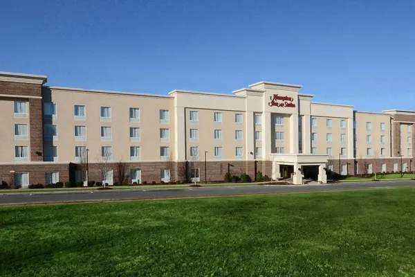 Photo 1 - Hampton Inn & Suites Huntersville