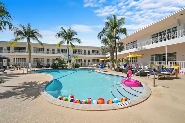 Photo 1 - Tradewinds Apartment Hotel