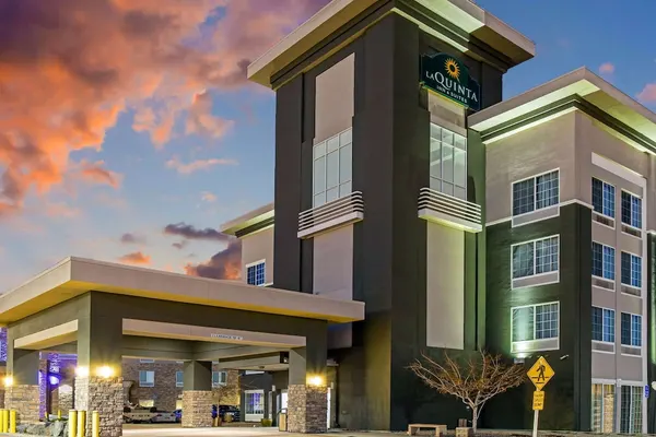 Photo 1 - La Quinta Inn & Suites by Wyndham Denver Gateway Park