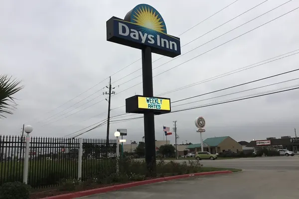 Photo 1 - Days Inn by Wyndham Baytown East