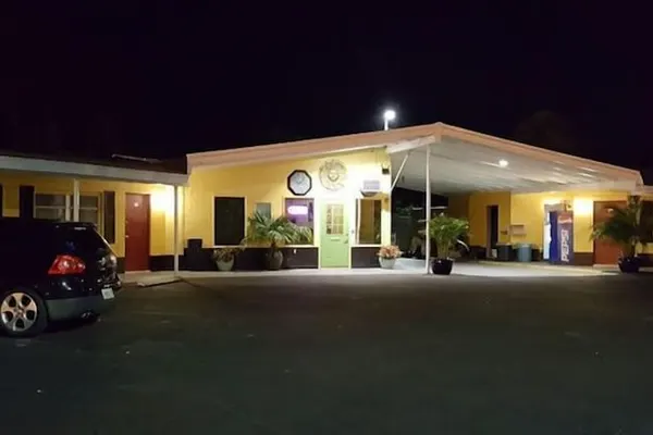 Photo 1 - Tropicana Motel Wauchula