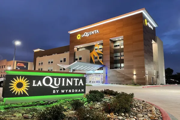 Photo 1 - La Quinta Inn & Suites by Wyndham Dallas/Fairpark