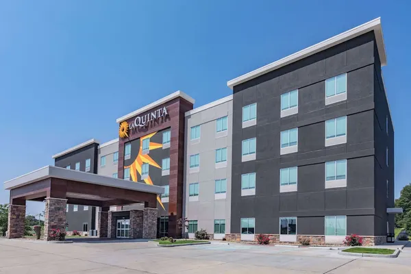 Photo 1 - La Quinta Inn & Suites by Wyndham Jackson/Cape Girardeau