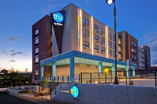 Photo 1 - Tru by Hilton Manchester Downtown