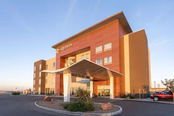 Photo 1 - La Quinta Inn & Suites by Wyndham Holbrook Petrified Forest