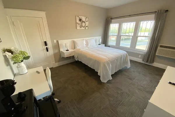 Photo 1 - Twin Lakes Creamery, Grill & Inn