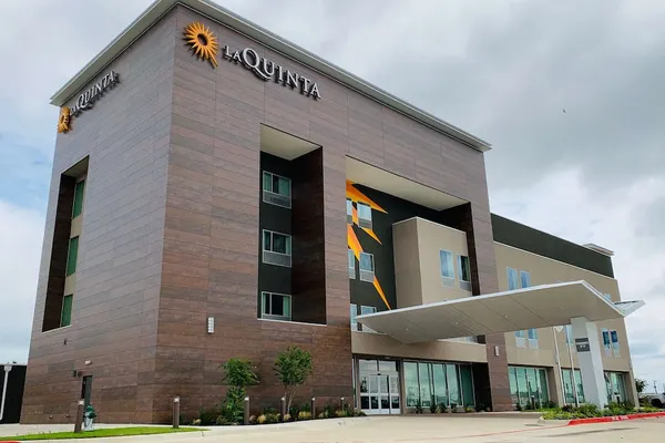Photo 1 - La Quinta Inn & Suites by Wyndham-Red Oak TX IH-35E
