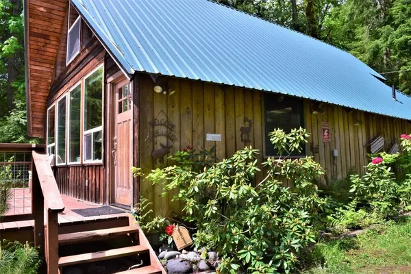 Photo 1 - Cowlitz River Cabin