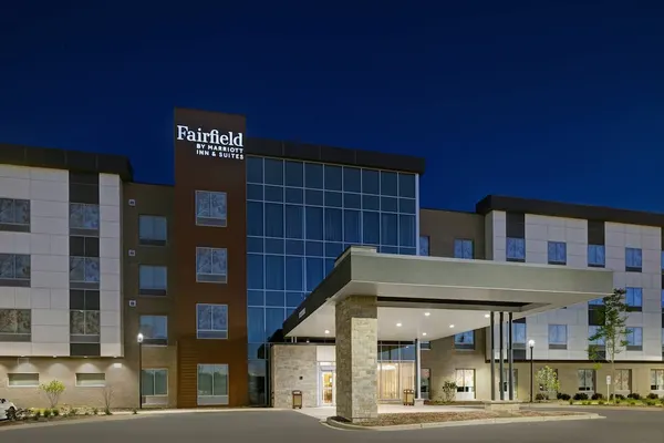 Photo 1 - Fairfield Inn & Suites by Marriott Milwaukee Brookfield